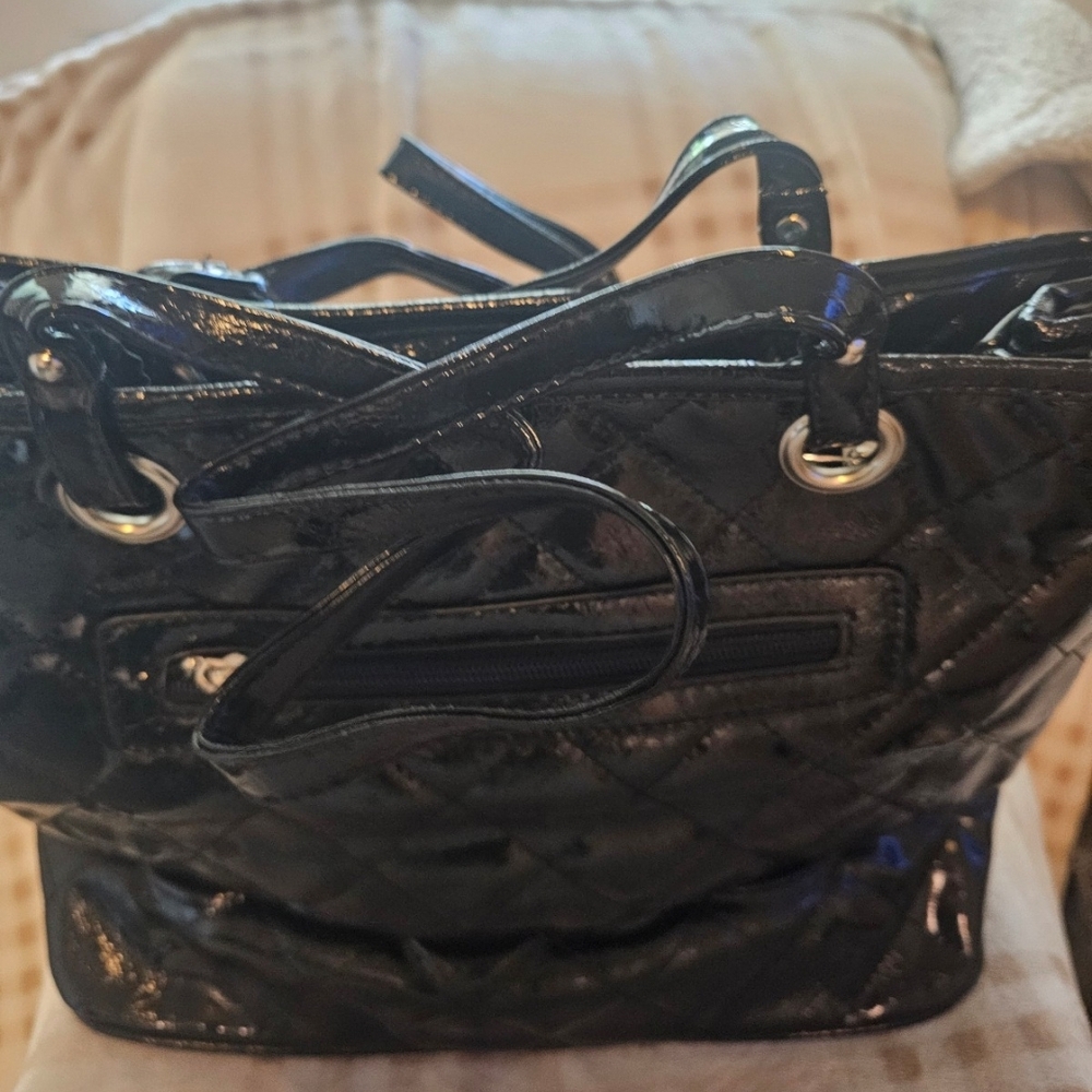 Source Unknown Glossy Black Quilted Shoulder Bag